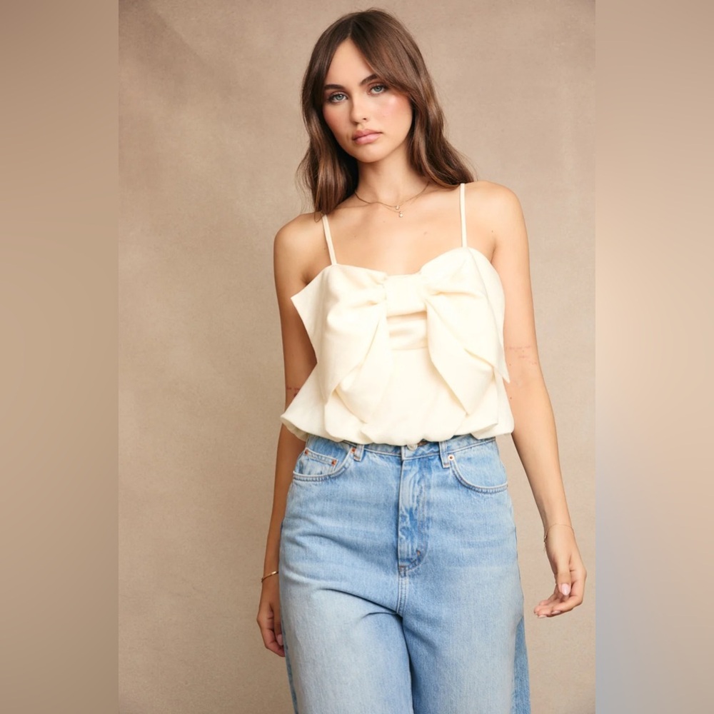 Sweet Statement Bow Top “NWT”